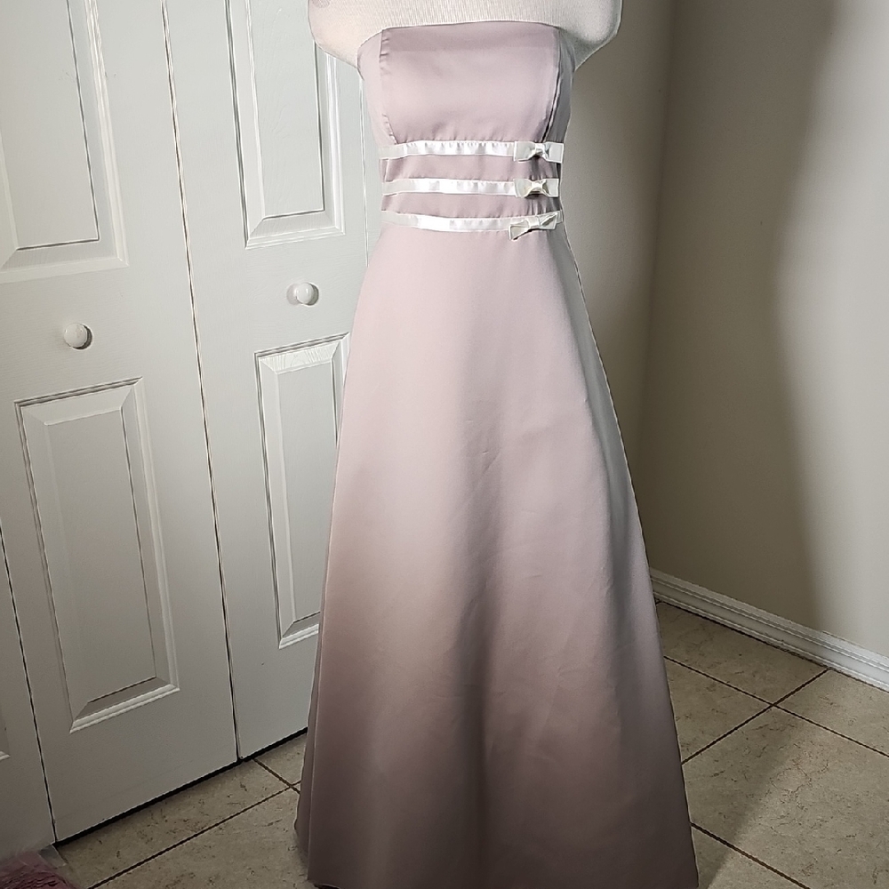 Robeca Bridal Elegant Strapless Tope Gown. Think Its‎ A Meduim